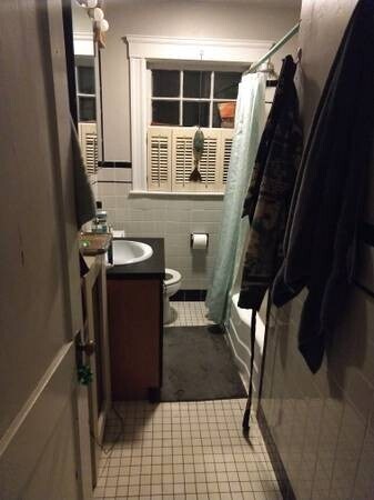Bathroom - 118 Monument St