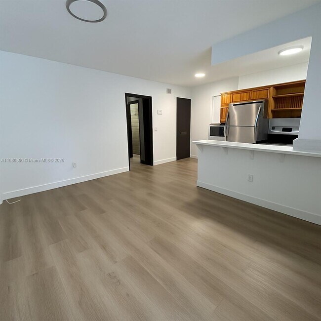 Foto del edificio - 785 NW 96th St