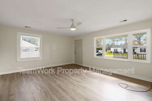 Building Photo - 3116 Matipan Ave