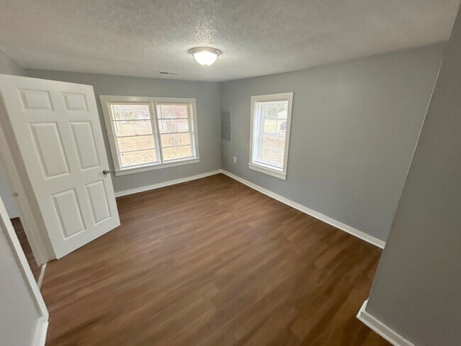 Foto del edificio - 3447 Cook Rd