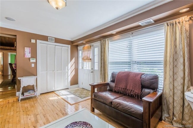 Building Photo - 351 W Mountain Rd