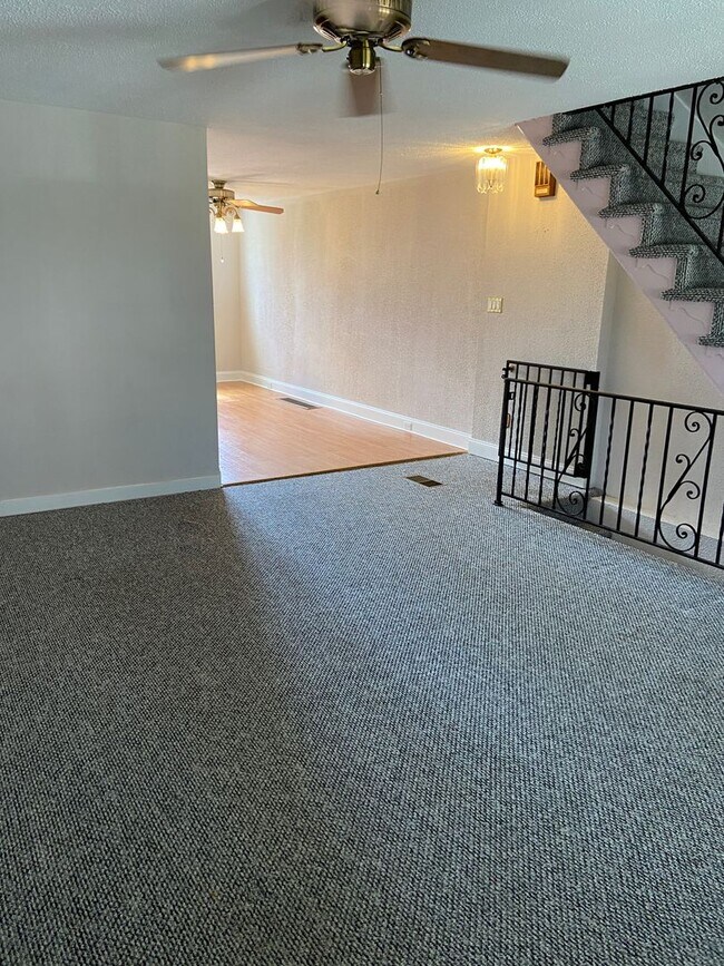 Building Photo - Beautiful 3 Bedroom 2 Full Bath in Clifton...
