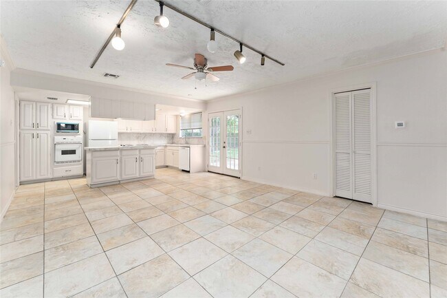 Building Photo - 9134 Gustine Ln