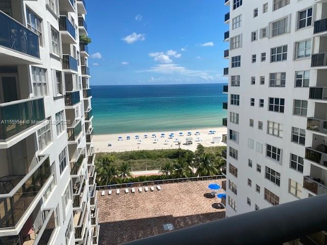 Foto del edificio - 6039 Collins Ave