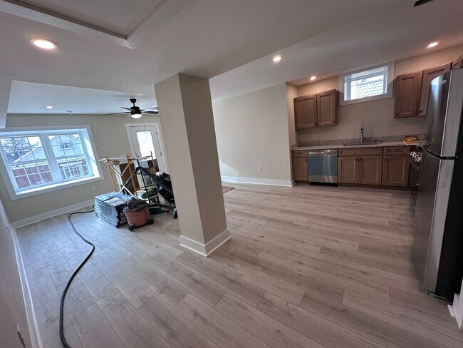 Building Photo - 824 E High St