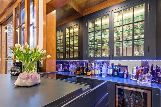 Foto del edificio - 9311 Burton Way