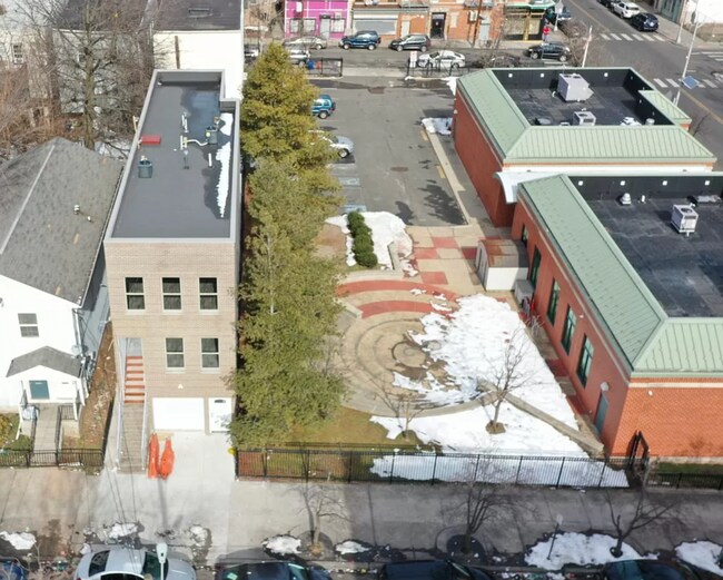 Building Photo - 108 Bostwick Ave