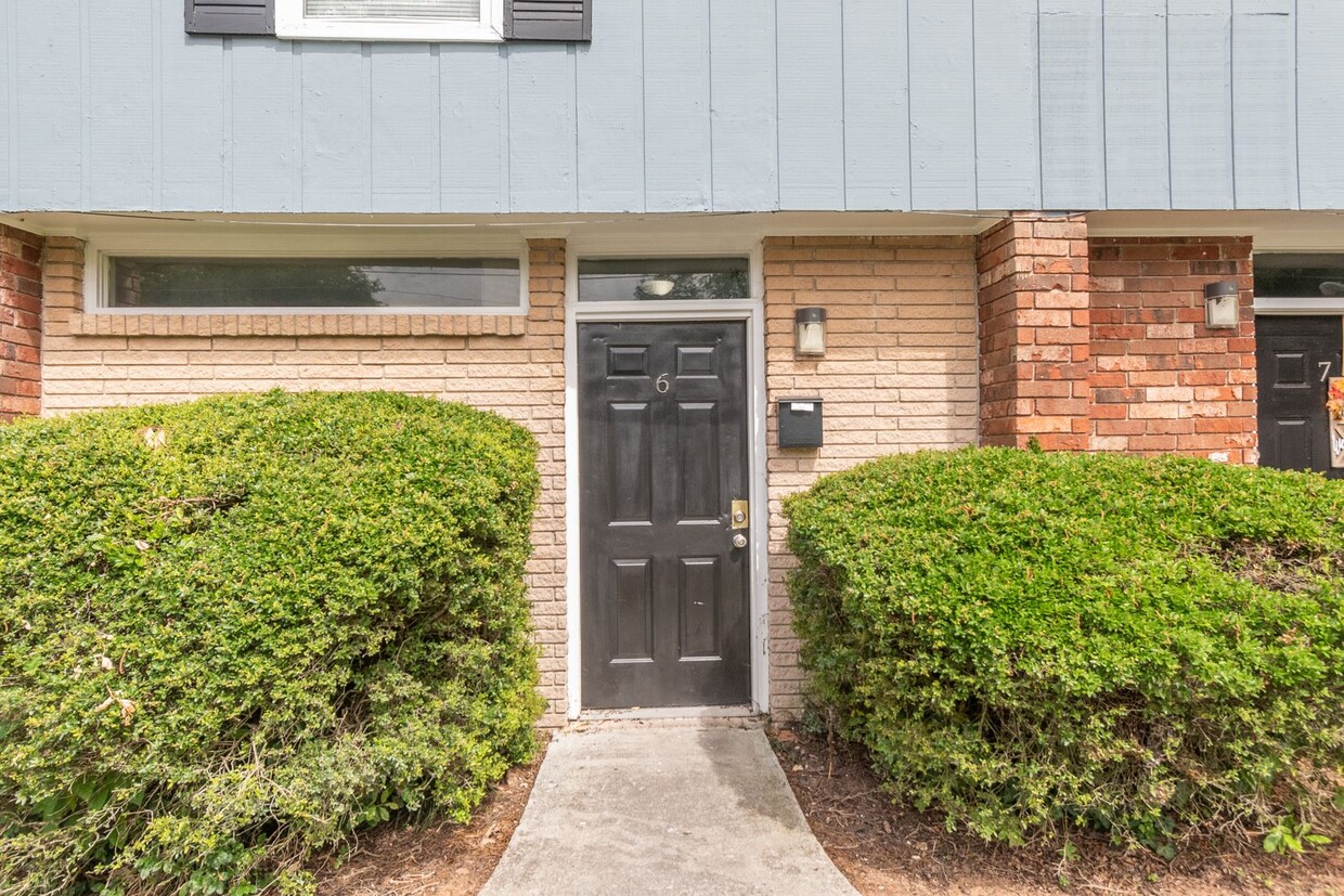 Primary Photo - 2 Bed/1.5 Bath Townhome in College Park - ...