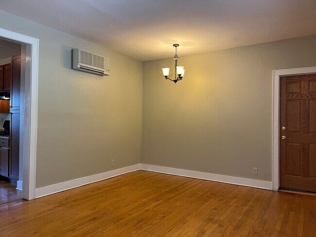 Foto del edificio - 1211 E Saveland Ave