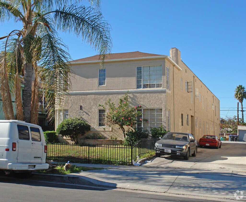 Building Photo - 1037 S Norton Ave