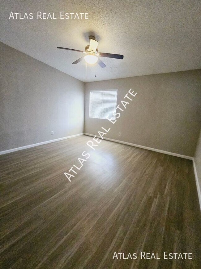 Building Photo - 7015 E Wilshire Dr