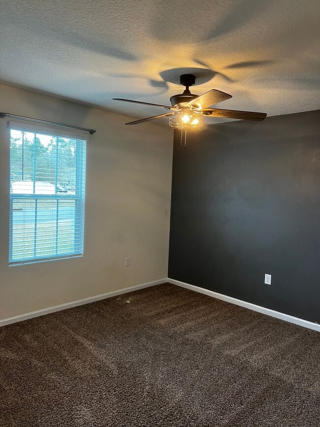 Foto del edificio - 4/2 centrally located!!