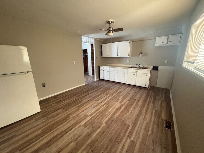 Building Photo - 3938 Downes Dr