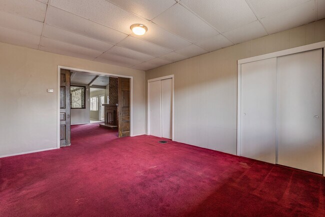 Foto del edificio - Available MAY 2026 - Beautiful, LARGE 4+ bedroom/2 bath GEM in South Side Slopes!