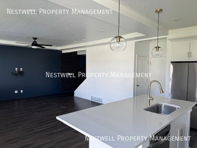 Building Photo - 42 E Meandering Way