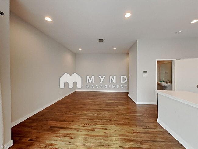 Foto del edificio - 2109 Bennett Ave