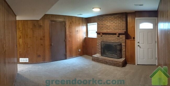 Building Photo - 12223 S Sycamore St