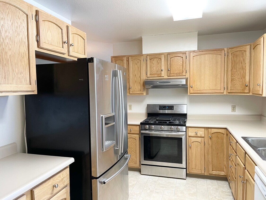 Foto principal - Centrally Located 3 Bedroom Duplex in Wind...