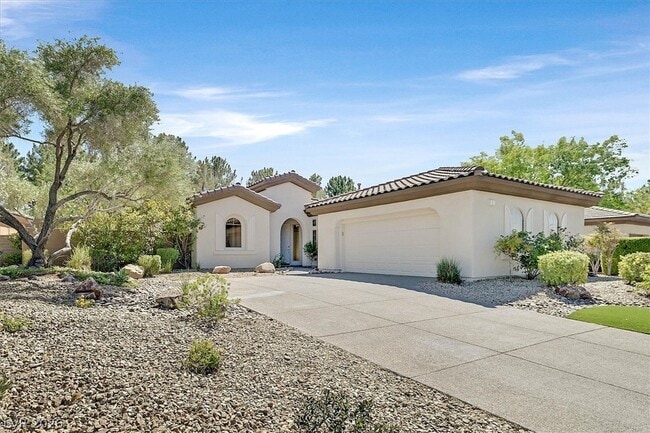 Building Photo - 11 Fountainhead Cir