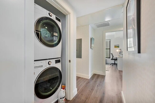 Foto del edificio - 765 E 3rd St