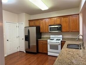 Building Photo - 2090 Deptford Dr