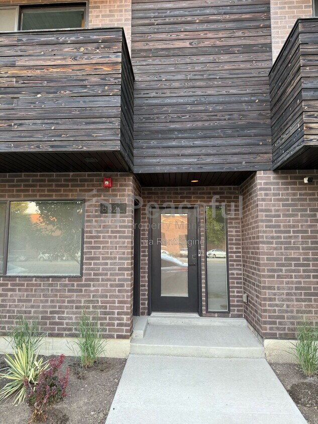 Building Photo - 832 S W Temple St