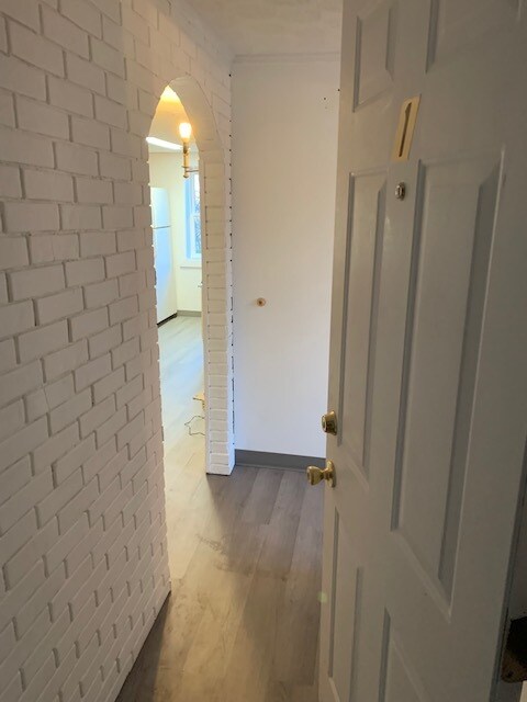 Front door/hallway - 8648 W Ridge Rd