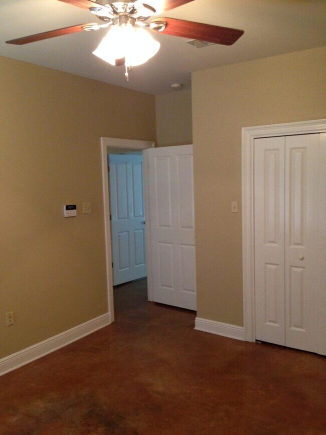 Building Photo - 1402 Harwich Dr