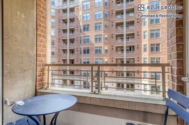 Foto del edificio - 2400 M St NW