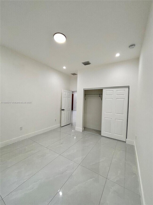 Foto del edificio - 5737 Cleveland St