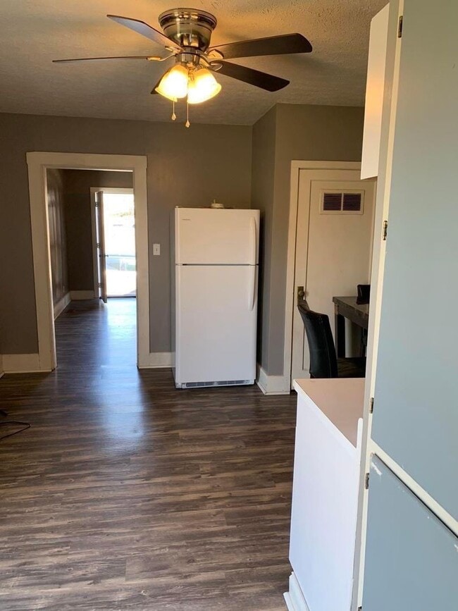 Building Photo - 918 W Louisiana St