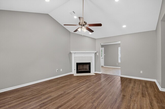 Building Photo - 2725 Valley Forge Dr