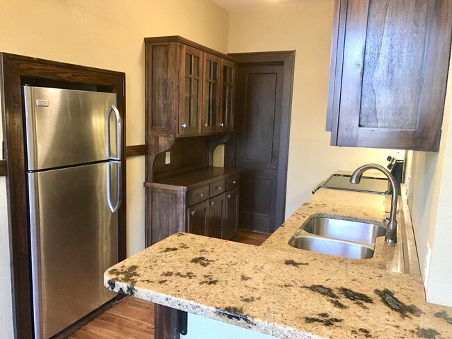 Foto del edificio - 616 E 7th St