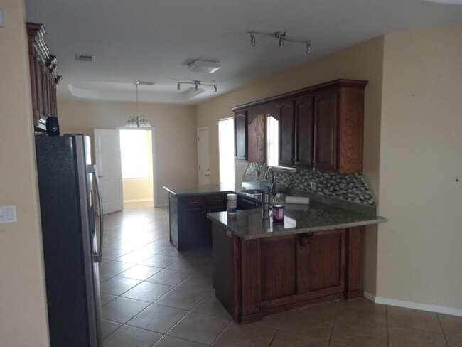 Building Photo - 1003 Lake View Dr