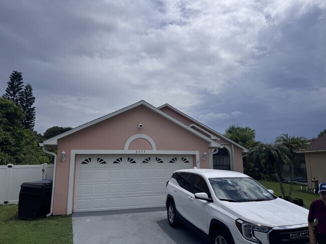 Foto del edificio - 2474 Shelby Cir