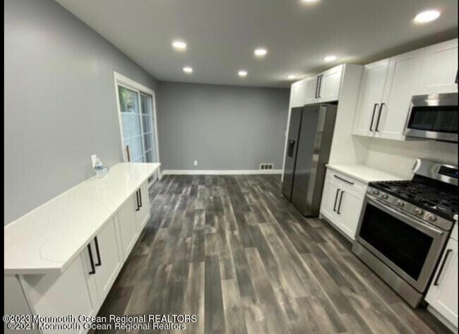 Building Photo - 437 Redmond Ave