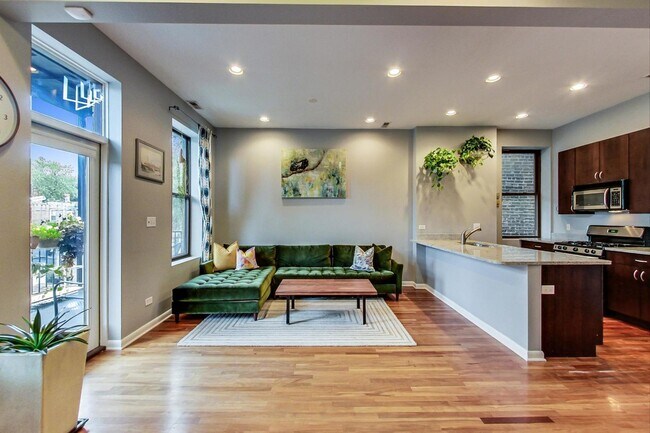 Foto del edificio - 847 N Damen Ave
