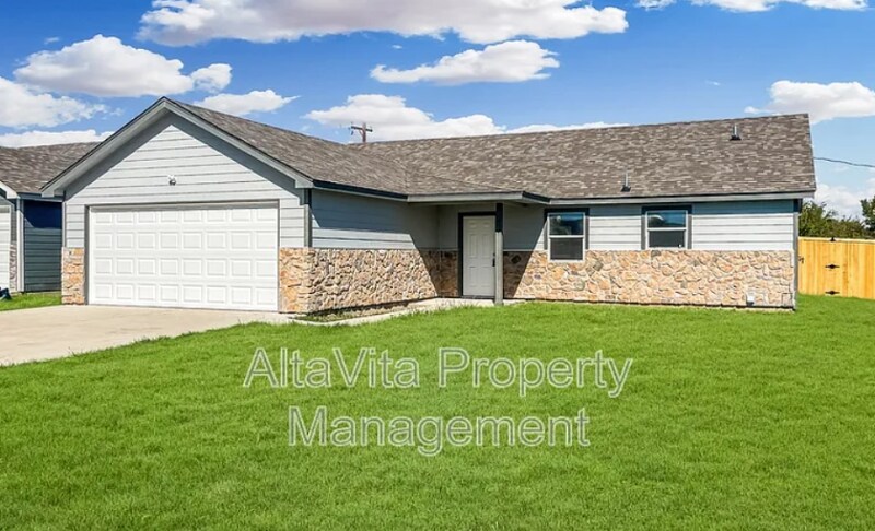 Primary Photo - 433 S Cleburne Whitney Rd