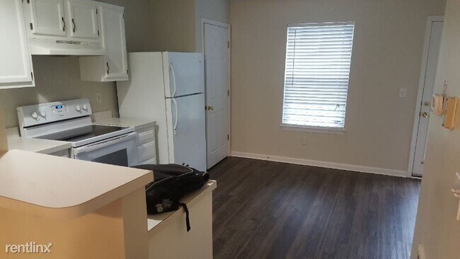 Building Photo - 2 br, 2.5 bath Townhome - 427 Dabney Dr