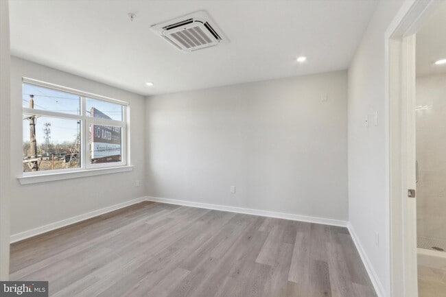 Building Photo - 3449 Scotts Ln