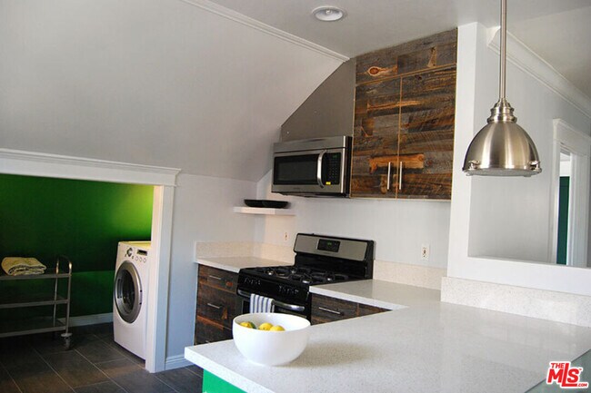 Foto del edificio - 1238 W 30th St