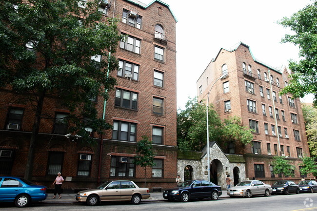 Building Photo - Yorkshire Gardens Condominiums