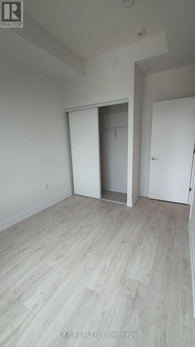 Photo du bâtiment - 500 Plains Rd E