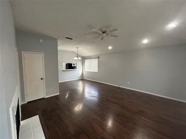 Building Photo - 2924 Hilltop Dr