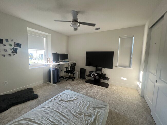 Foto del edificio - 4570 Miner Dr
