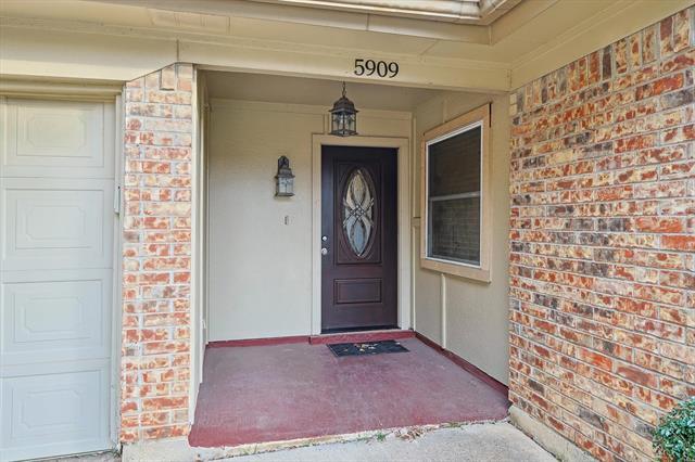 Building Photo - 5909 Oak Hill Rd