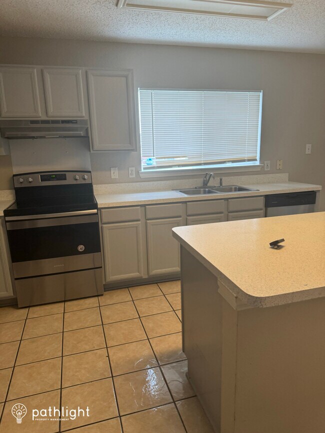 Building Photo - 309 Wedgewood Ln