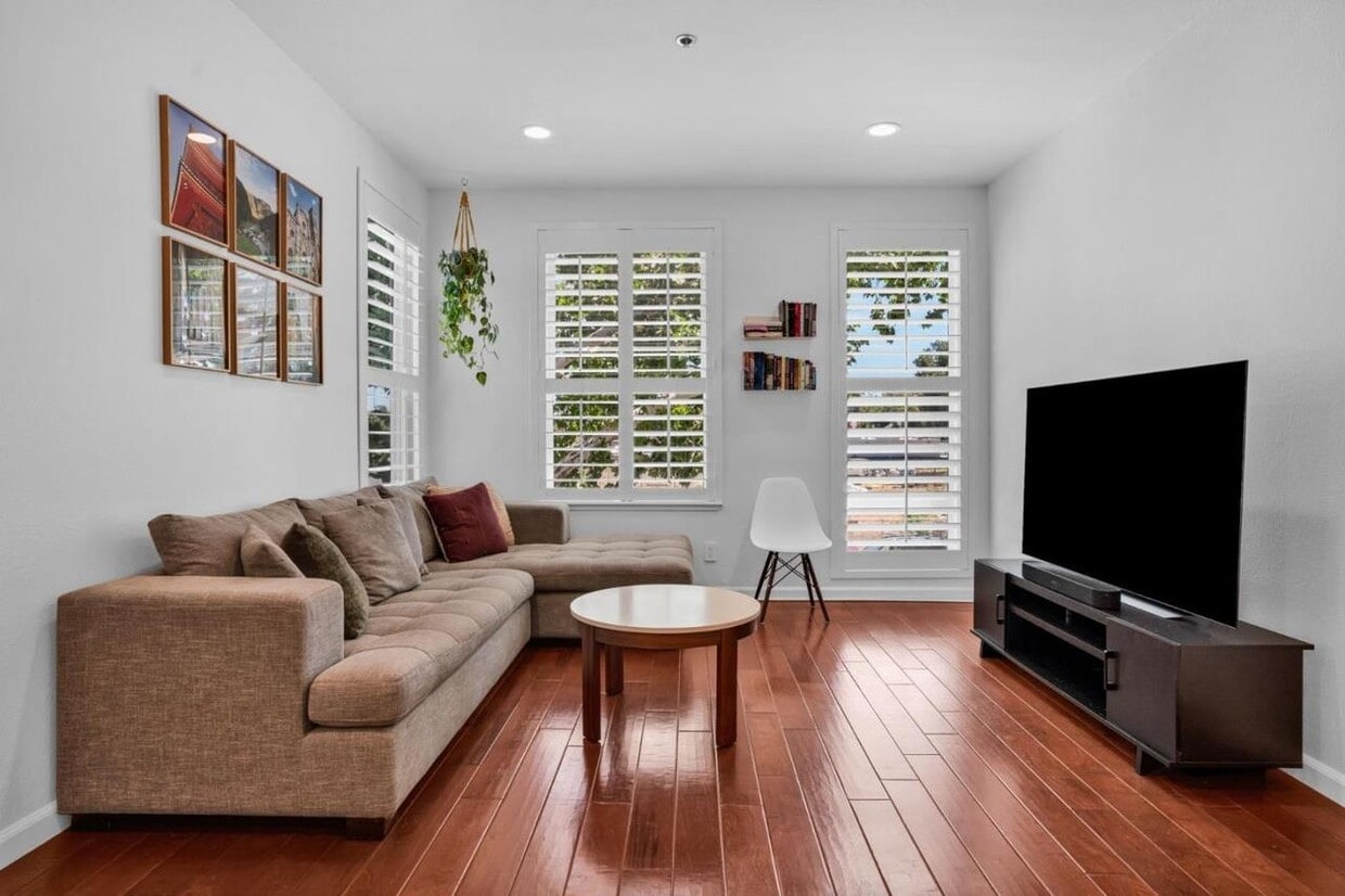 Primary Photo - 411 Park Ave