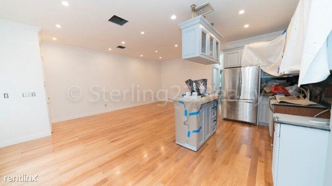 Building Photo - 3 br, 2 bath House - 20-09 45th St