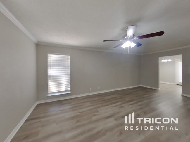 Building Photo - 206 Royal Dr